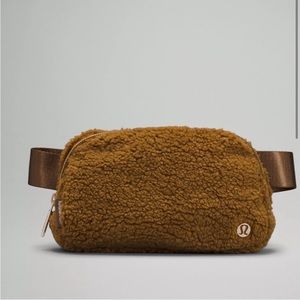 🍋NWT Lululemon Everywhere Fleece Belt Bag - Burnt Caramel 🍂